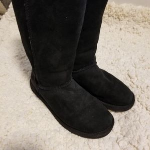 Ugg Boots black w/sherpa lining.